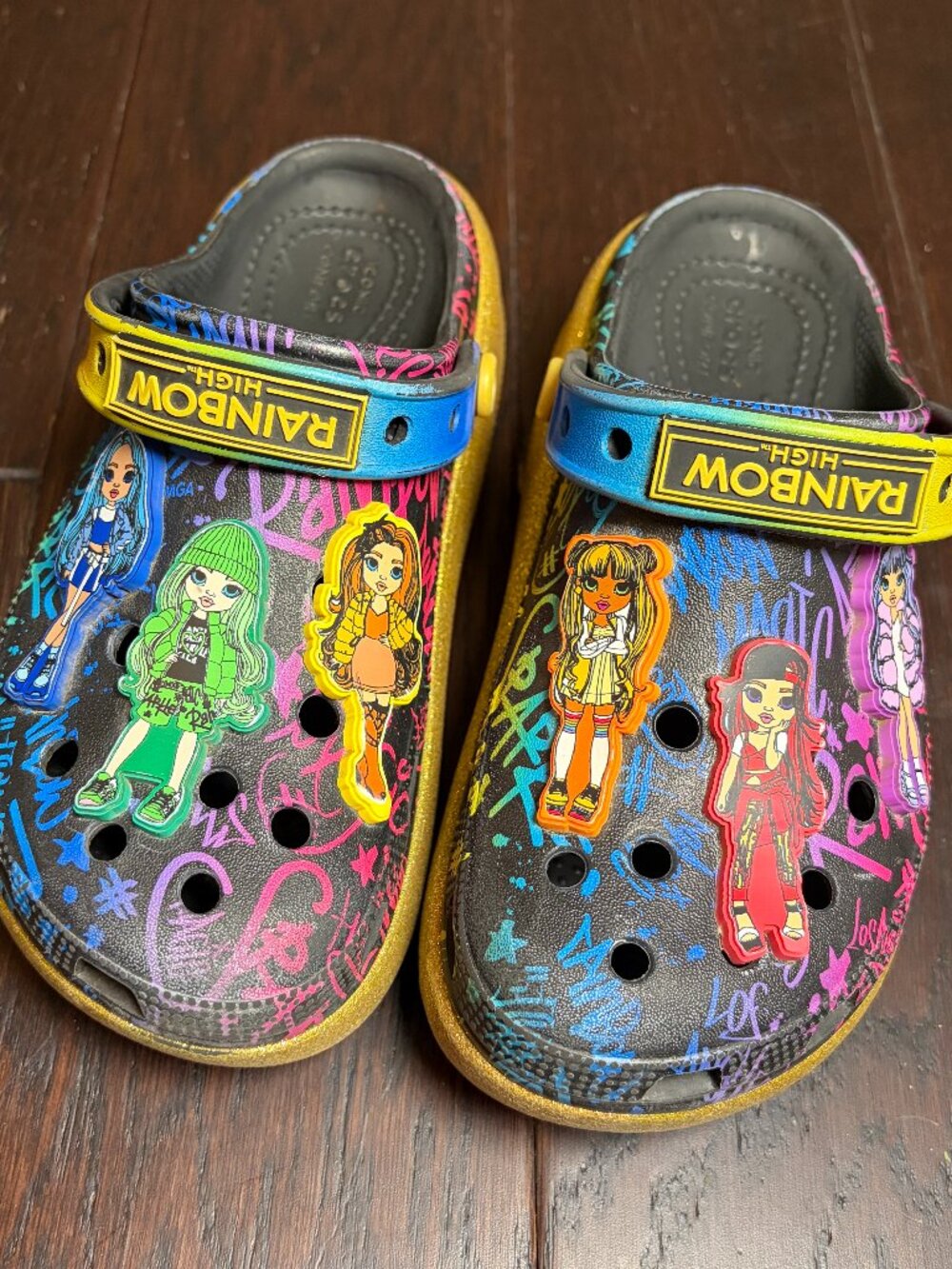 Crocs Rainbow High Cutie Crush Clogs Black Rainbow Kids Youth Size J3 (Ages 7-9)
